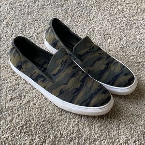 Stretchy camo slides